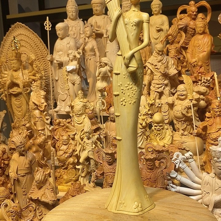 黄杨木瑕疵旗袍美女