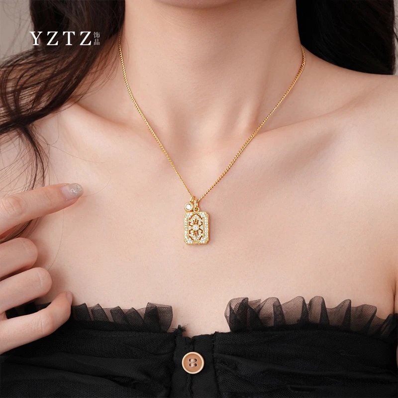 铜莫桑石项链 法式超闪满钻无事牌吊坠项链轻奢时尚精致锁骨链女