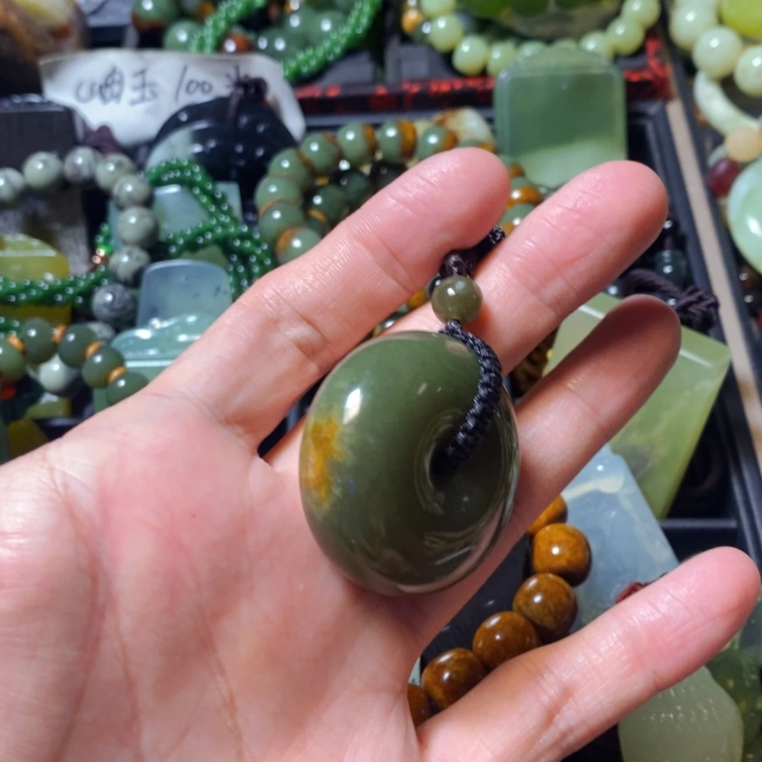 岫岩老玉（透闪石质玉）未镶嵌颈饰