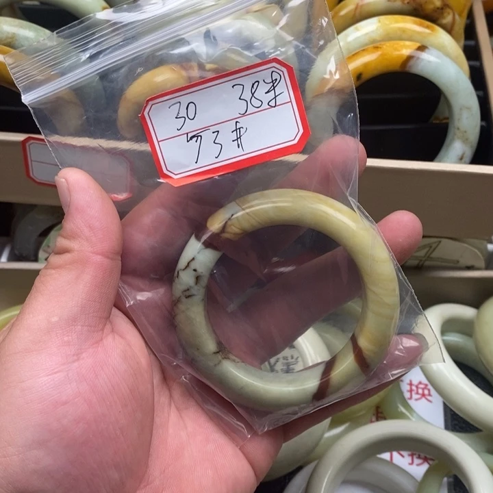 蛇纹石玉颈饰未镶嵌卢****情