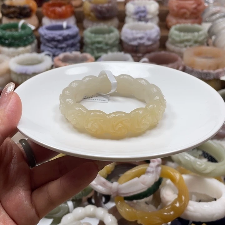 未镶嵌手镯石英质玉