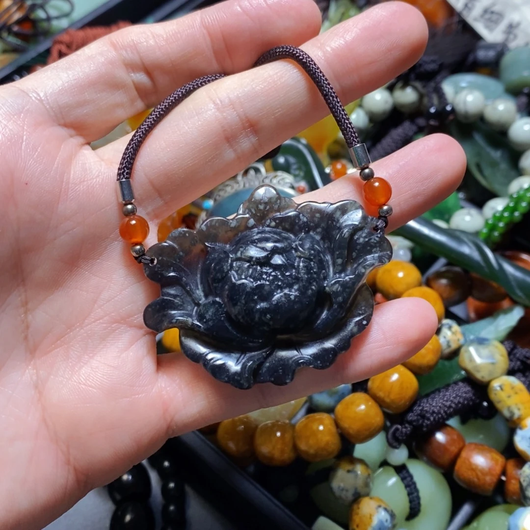 蛇纹石玉未镶嵌颈饰