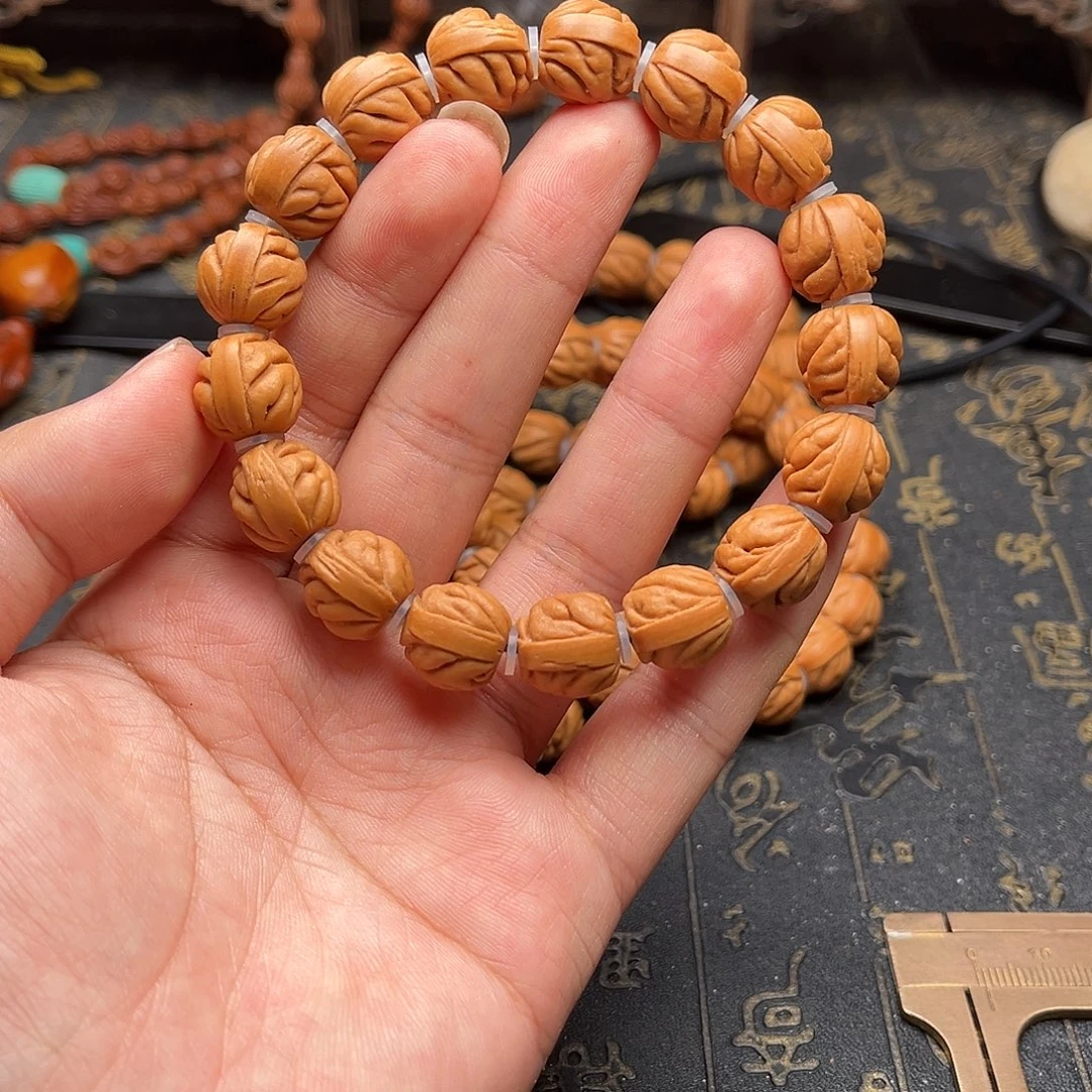 吊坠桃核大肠手串