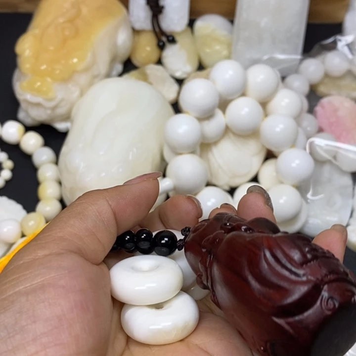 用***0乌木类花梨木，平安扣，瑕