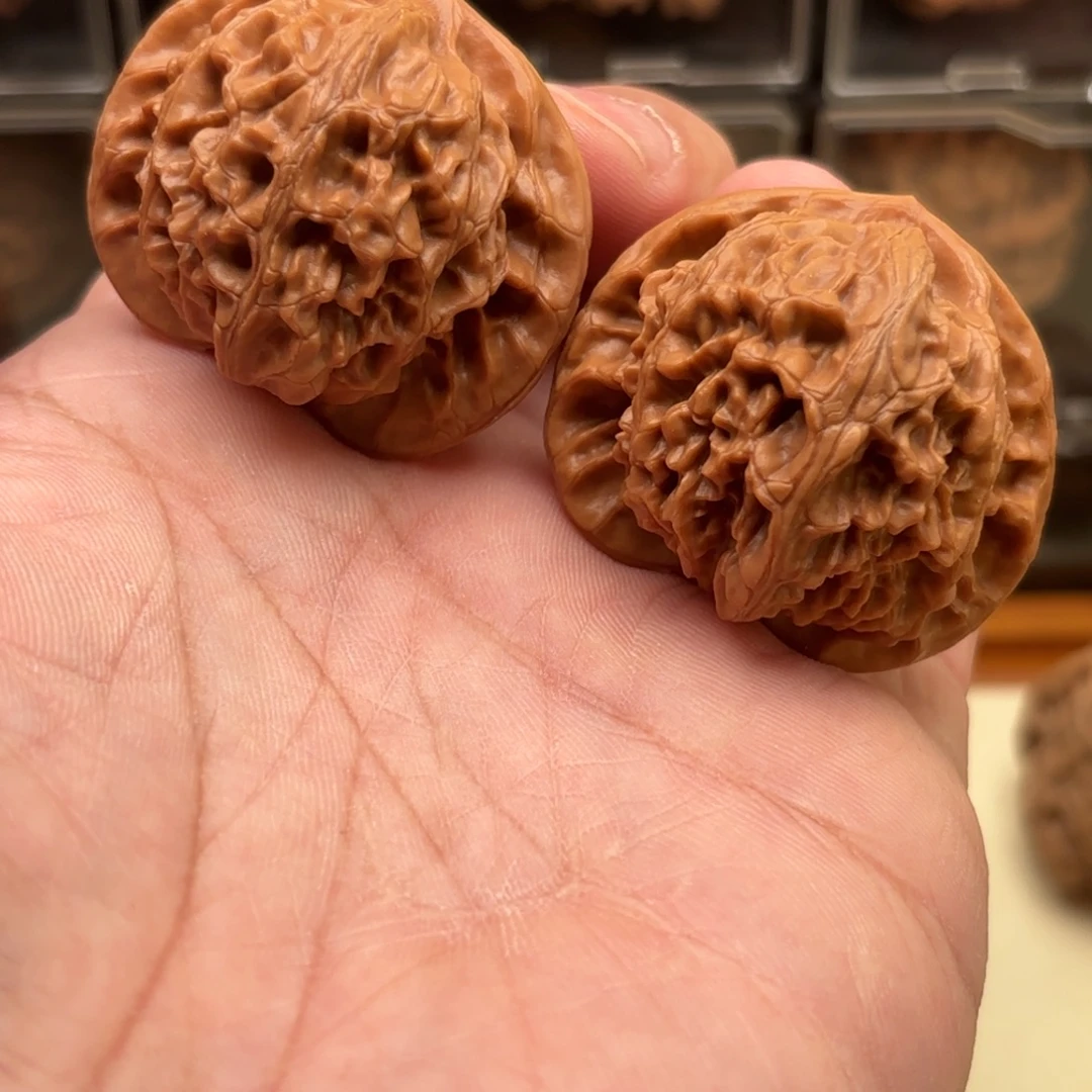 文玩核桃把件宫灯狮子头