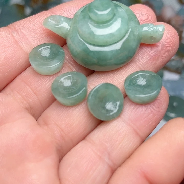 翡翠颈饰未镶嵌把把壶