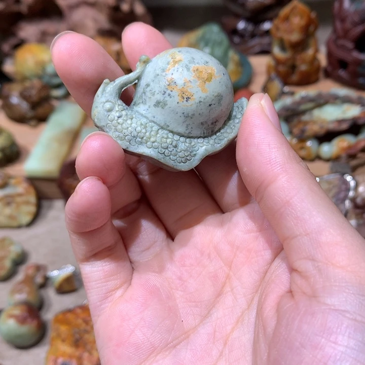 未镶嵌岫岩河磨玉（透闪石质玉）挂件