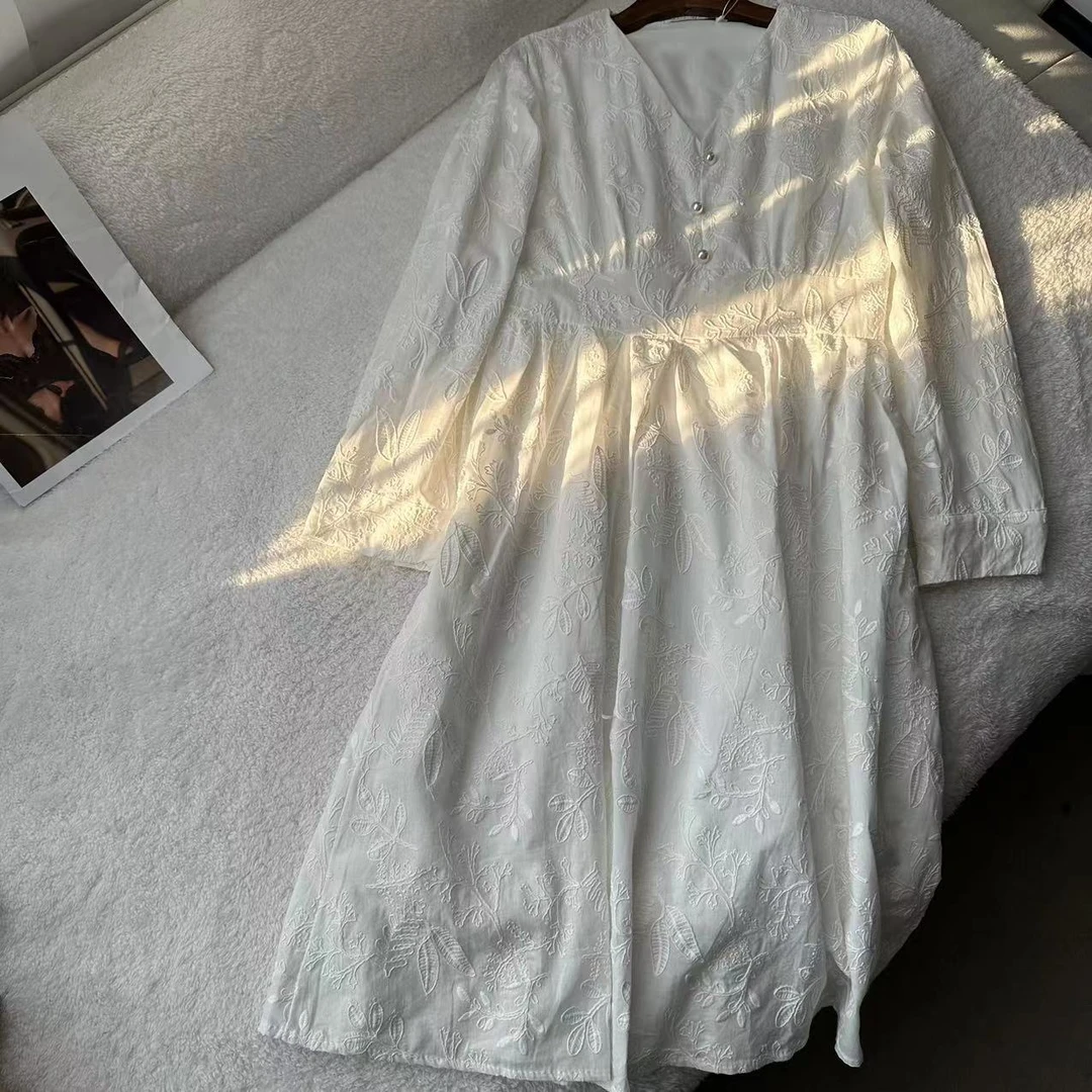 （卡码拍大）重工刺绣珍珠扣复古长袖V领连衣裙 C7278