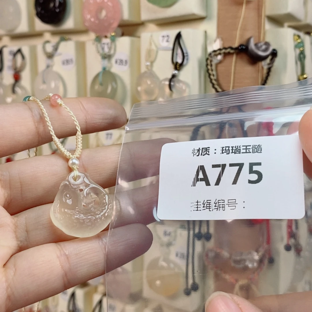 就***样玛瑙/玉髓未镶嵌颈饰