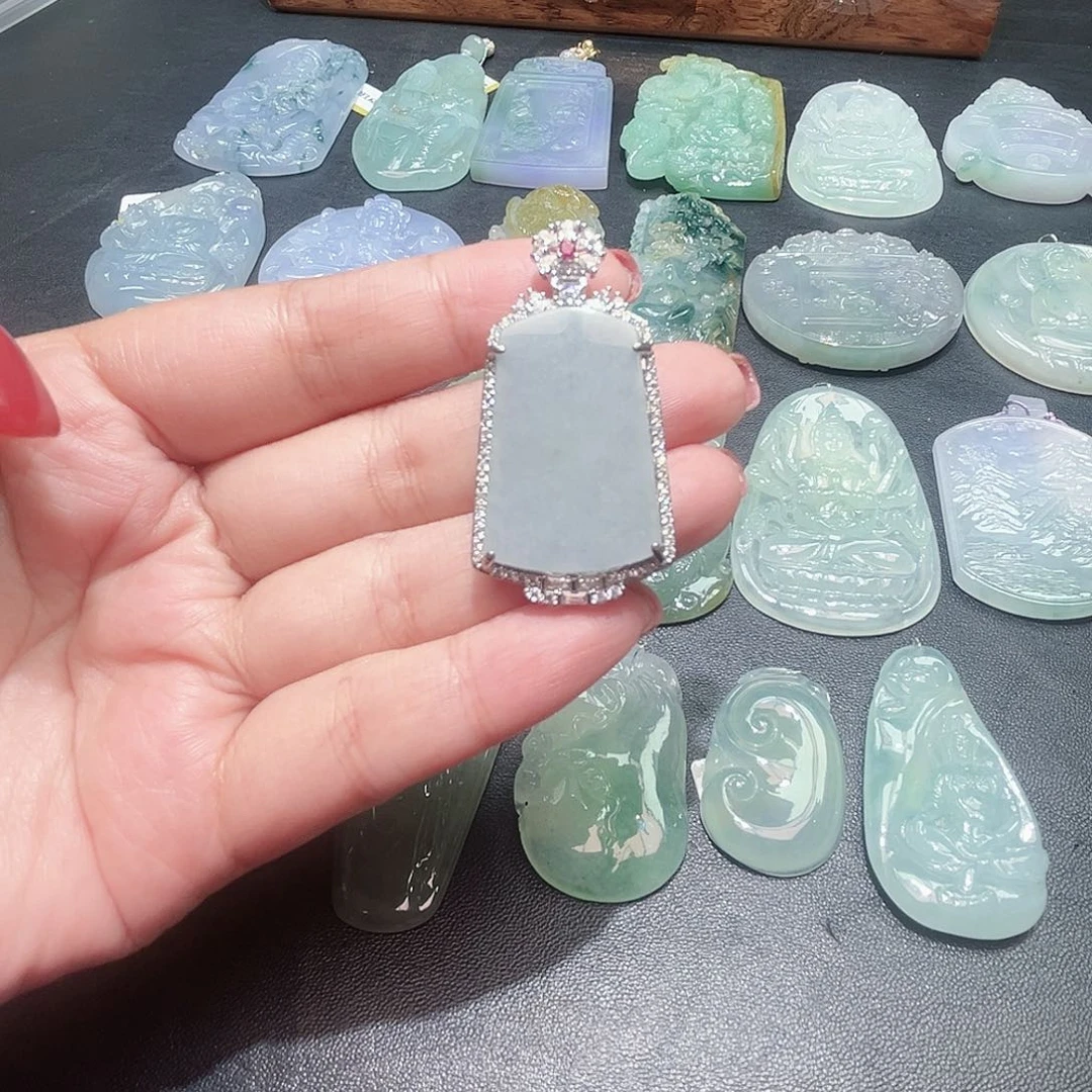 翡翠未镶嵌颈饰吊坠