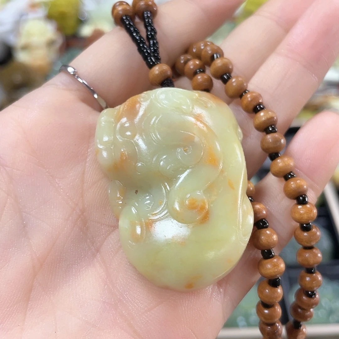 蛇纹石玉颈饰未镶嵌