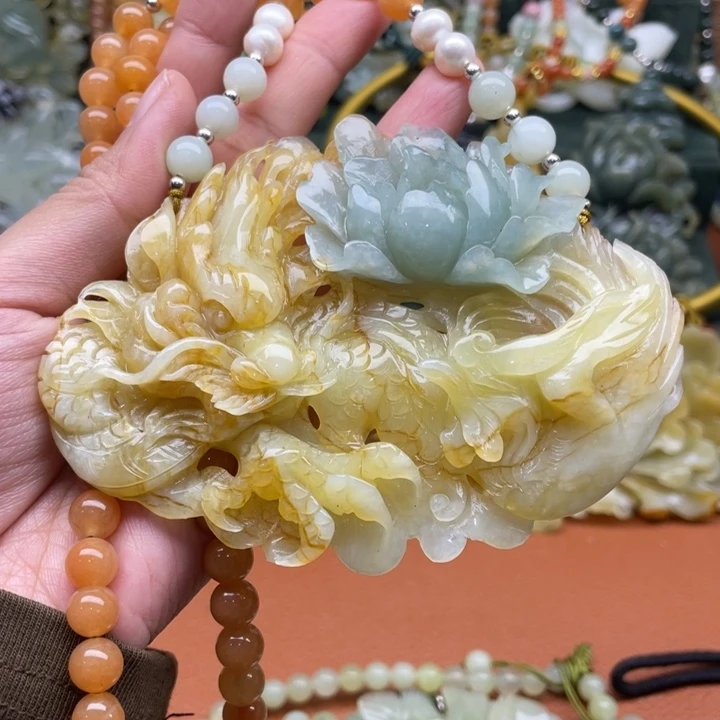 蛇纹石玉吊坠合金