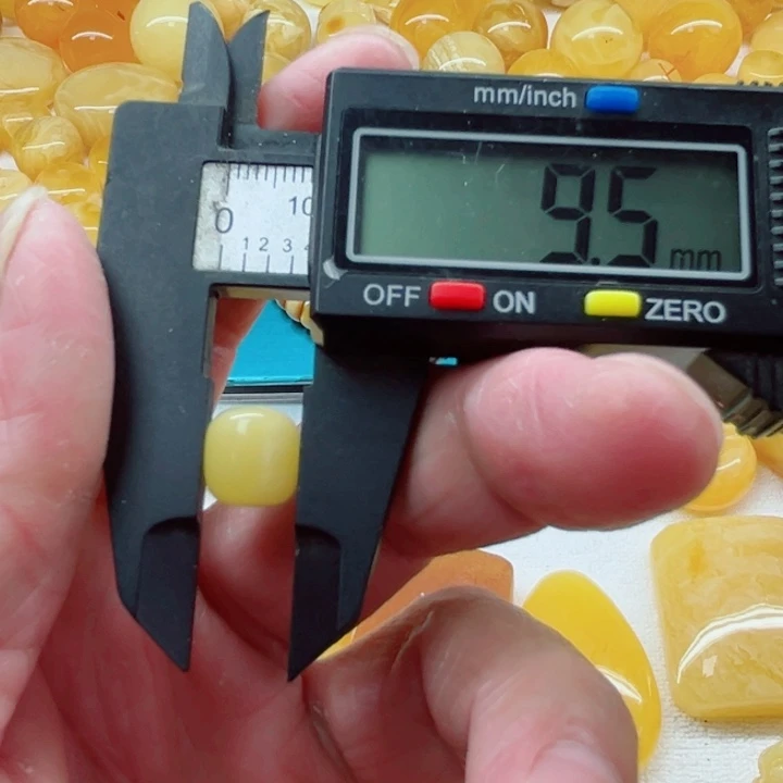 琥珀（矿物珀）未镶嵌裸石