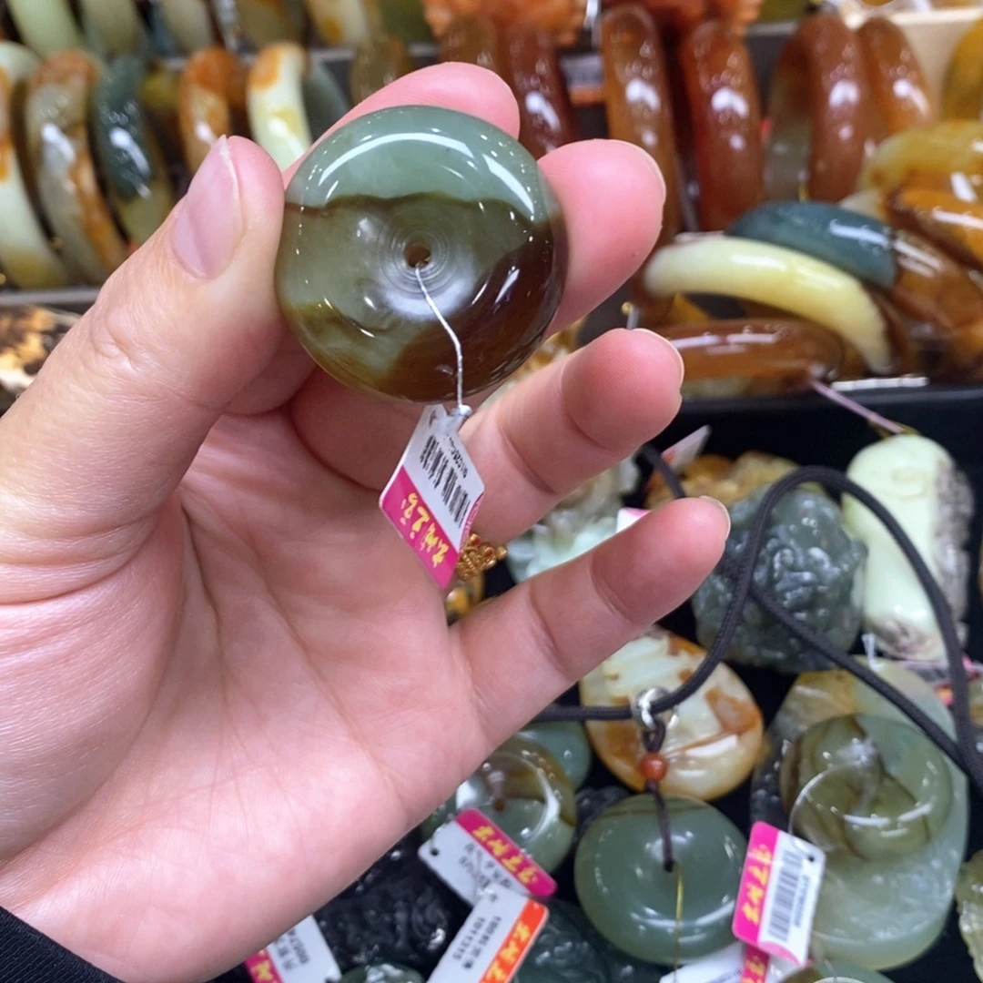 布***丁蛇纹石玉未镶嵌手镯