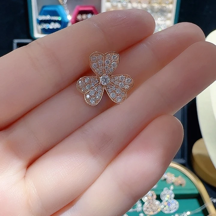 吊坠(不含链)18K金镶嵌钻石三叶草吊坠