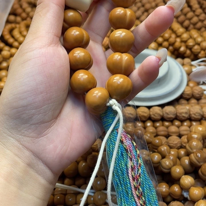 云***核桃微瑕亮面屁桃手持
