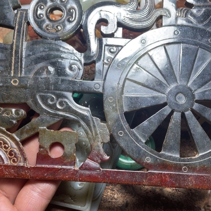 山***峰和田玉（糖玉）未镶嵌颈饰