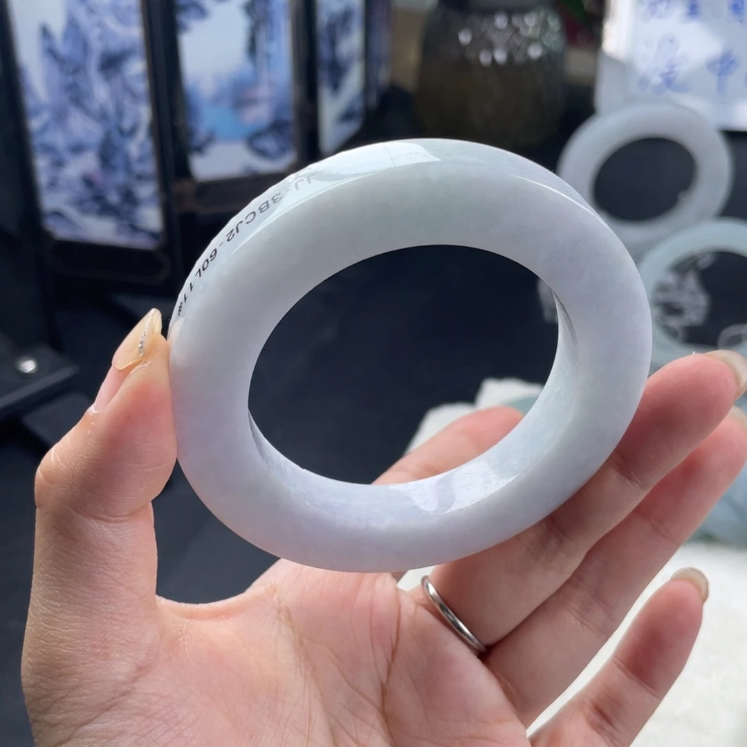 定制翡翠未镶嵌瑕疵纹裂放漏