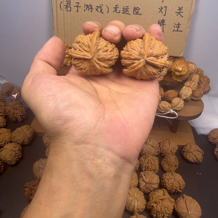 熬***狗吊坠桃核白狮子马虎对三棱