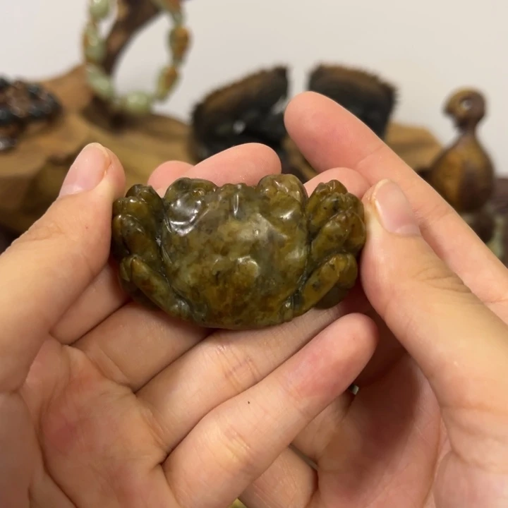 岫岩河磨玉（透闪石质玉）未镶嵌把件