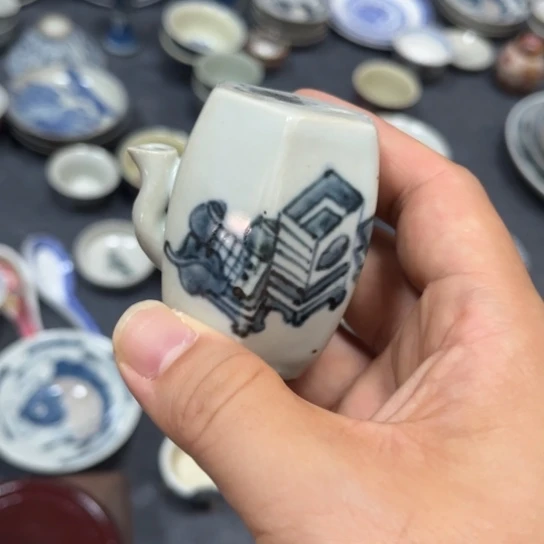 佘***君摆件陶瓷艺术学院美术