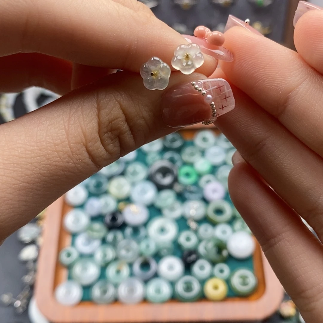 里***蛇翡翠未镶嵌颈饰你有