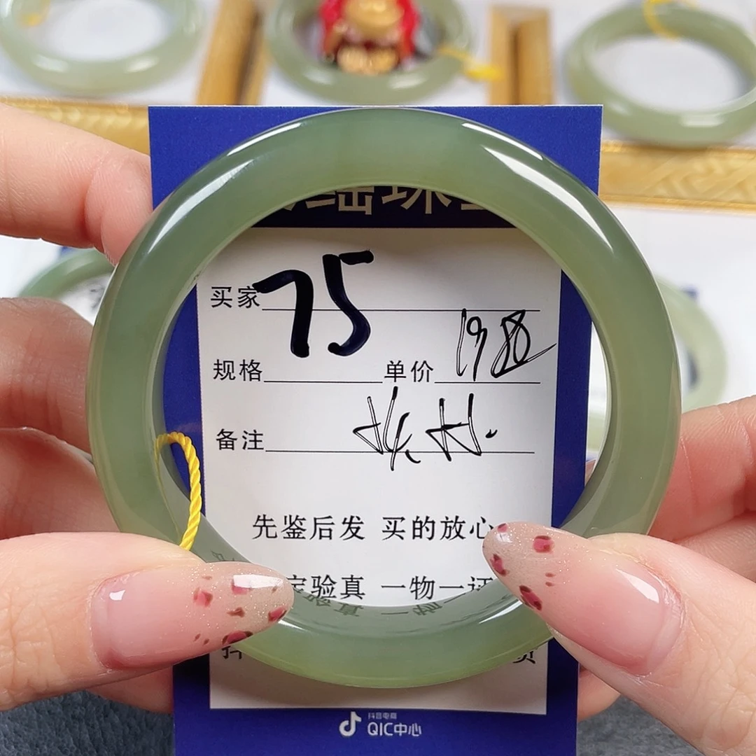 和田玉未镶嵌手镯