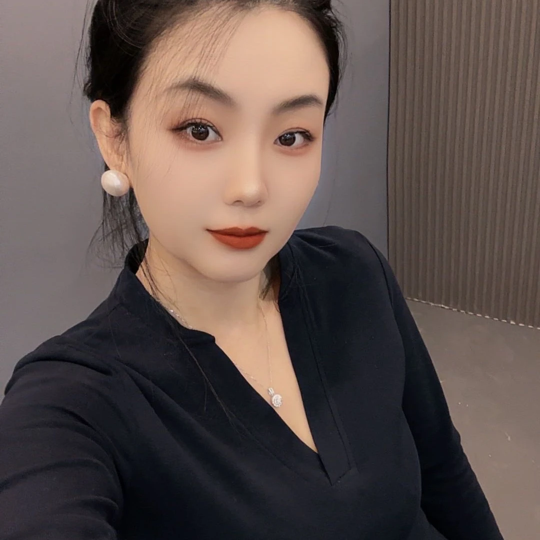 *8893《小敏家》质感简单舒适时尚V领百搭长袖打底上衣