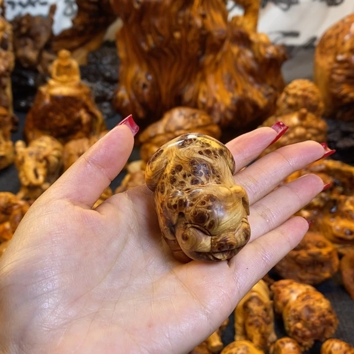 传***奇崖柏小猪手把件手把件