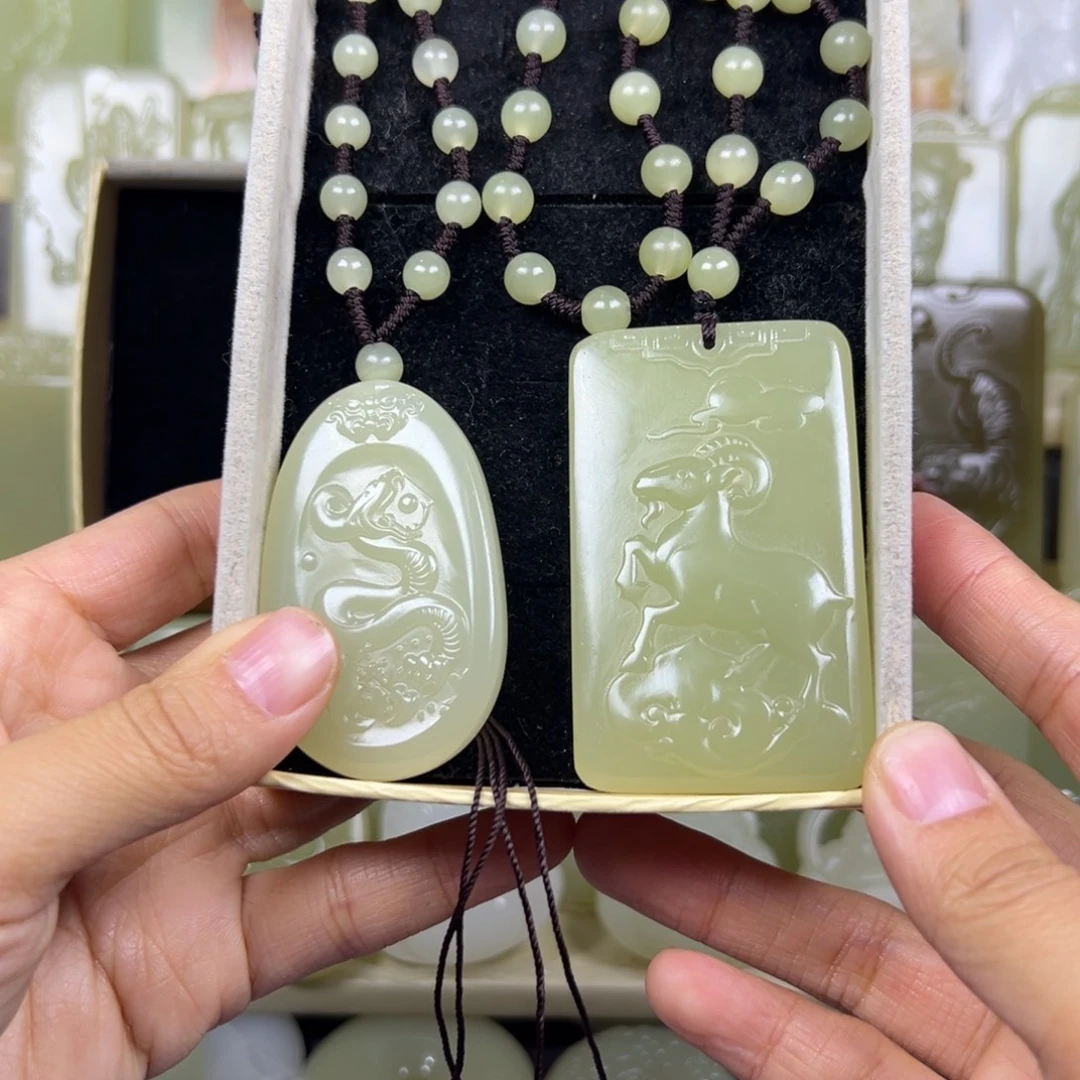 陈***机新疆戈壁昆仑山料彩石原石盆景石一物一拍