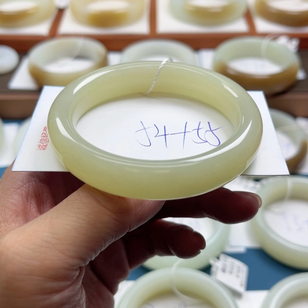 未镶嵌手镯和田玉.****姐