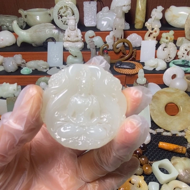 好***来和田玉未镶嵌颈饰