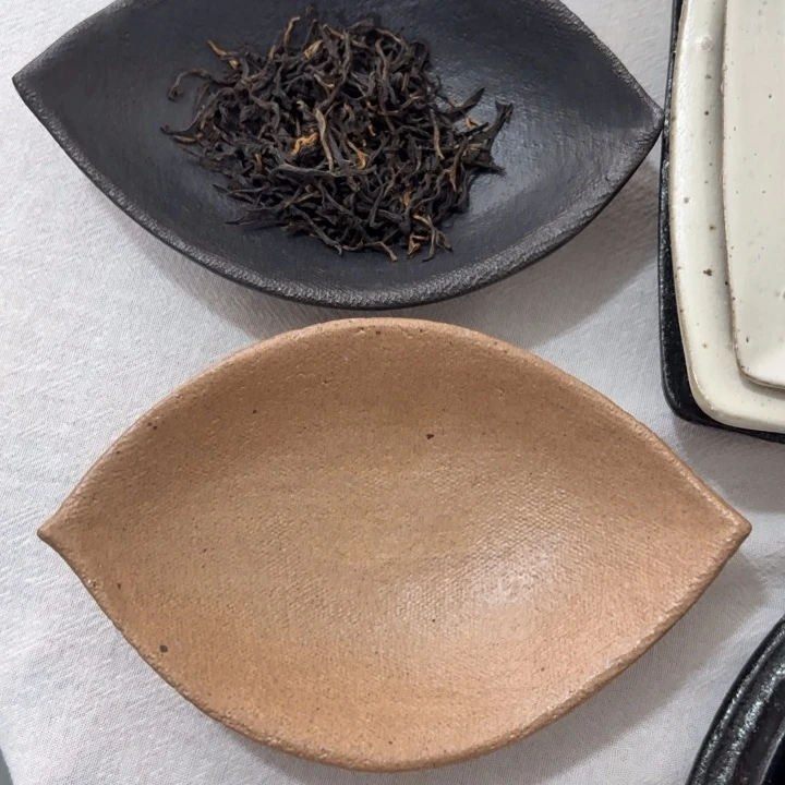 伊***墨陶叶子碟2只000000000