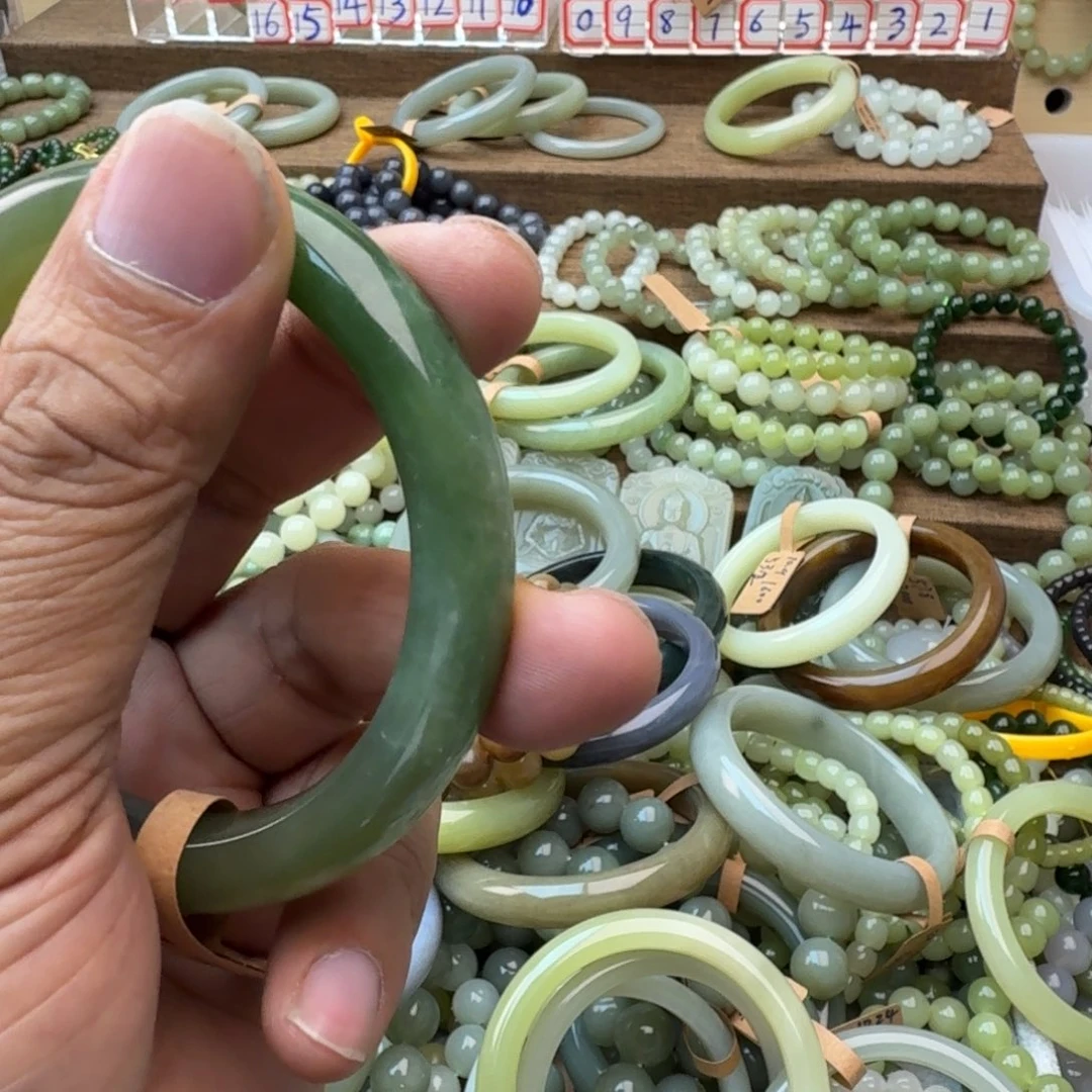 小***h和田玉未镶嵌手链