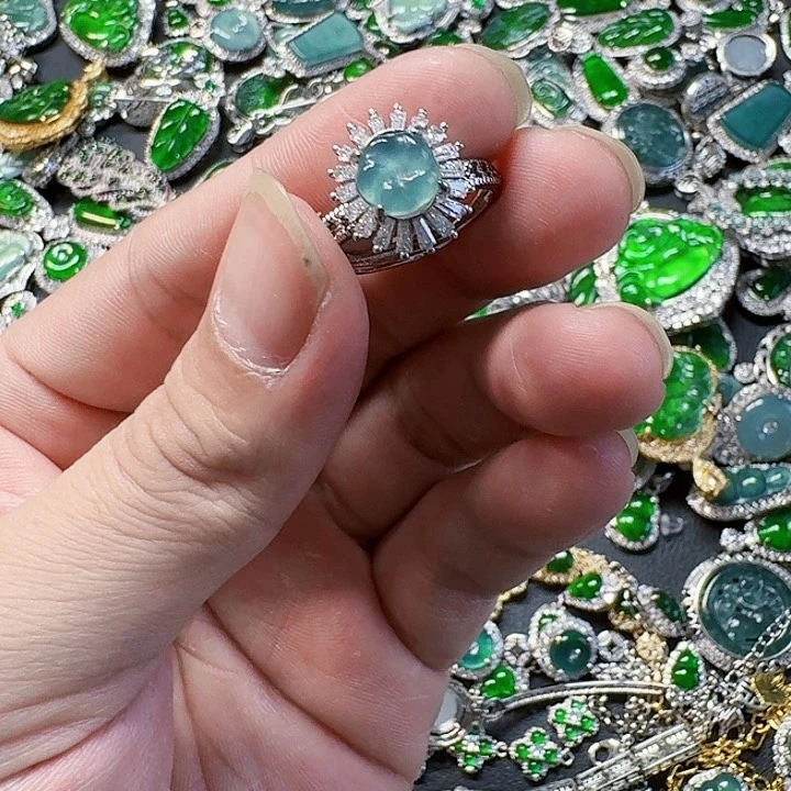 翡翠颈饰未镶嵌天然A货翡翠放漏