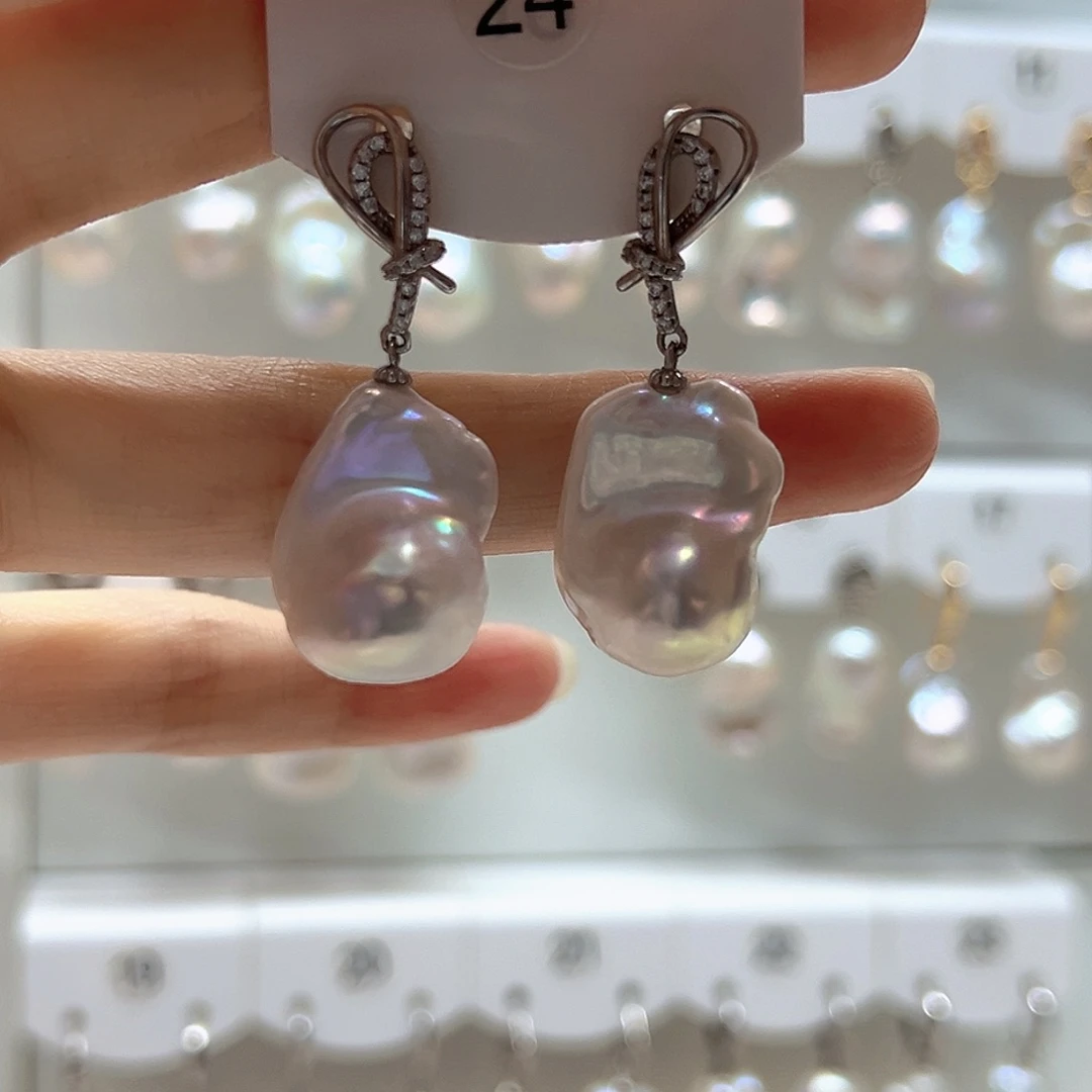 拉***菲未镶嵌淡水珍珠颈饰