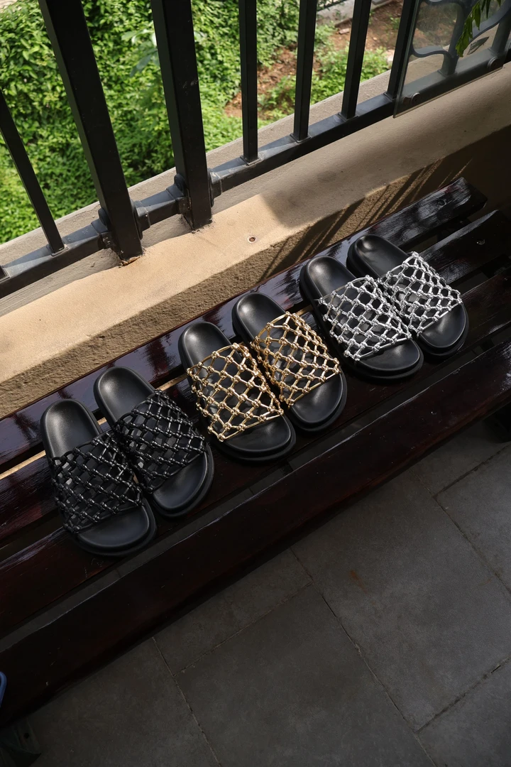 Smile Rainbow 一脚蹬线缝镂空交叉绑带时装凉鞋百搭编织软底露趾