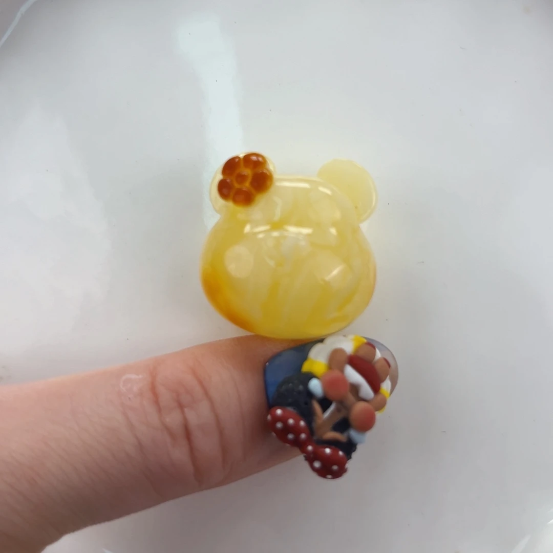 裸石琥珀未镶嵌熊头