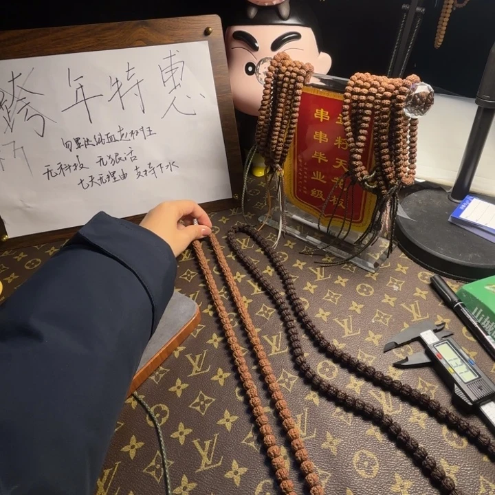 L***希吊坠金刚菩提纯血老树王2号