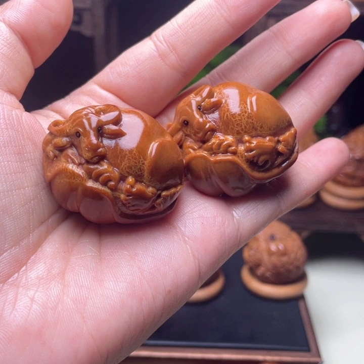 吊坠橄榄核荷叶牛手球3.3