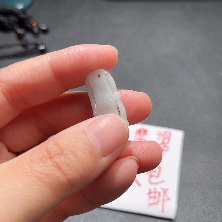 翡翠未镶嵌颈饰01 有纹有裂福利介意勿拍