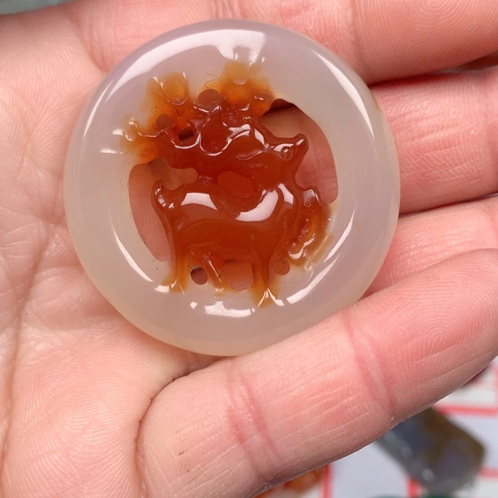 玛瑙/玉髓颈饰未镶嵌小*哥