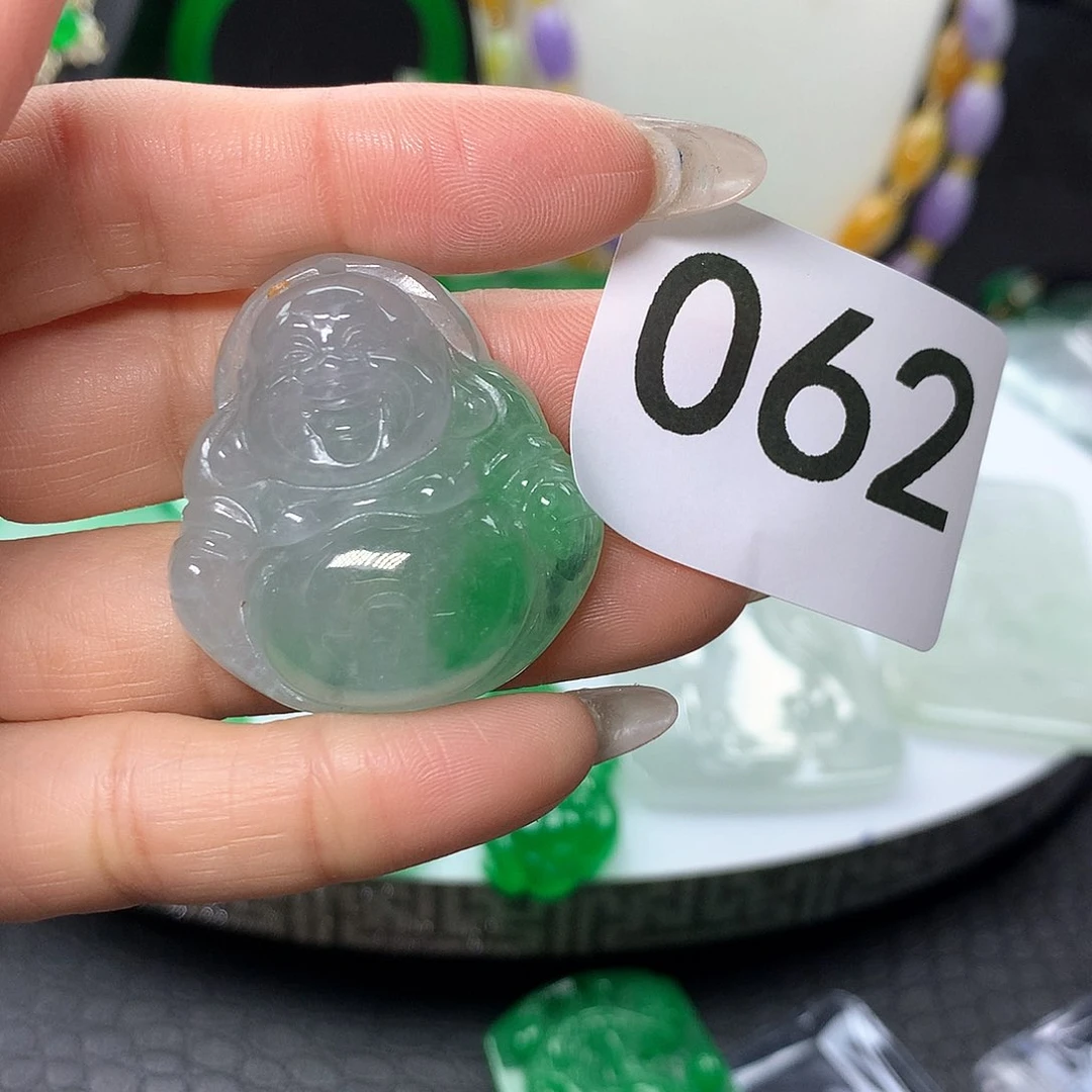 翡翠吊坠(赠链)未镶嵌