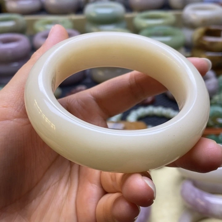 石英质玉未镶嵌手镯