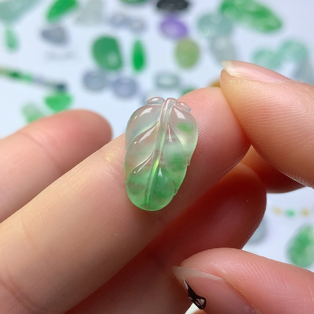 翡翠未镶嵌颈饰叶子