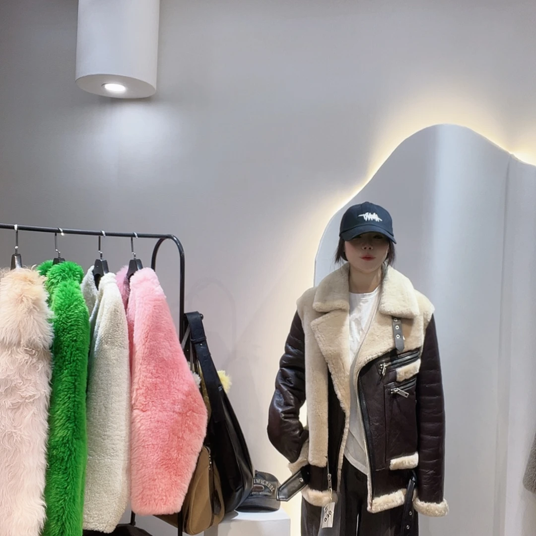 真皮皮毛一体外套218-3083。 110进内