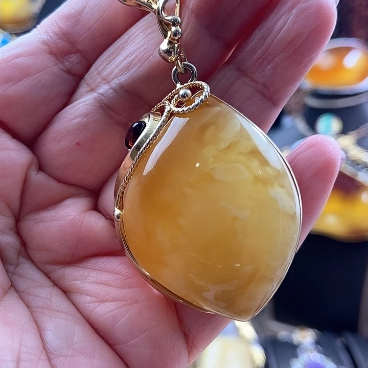 琥珀银S925镶嵌颈饰吊坠