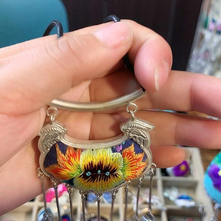 三醋酯纤维项链吊坠