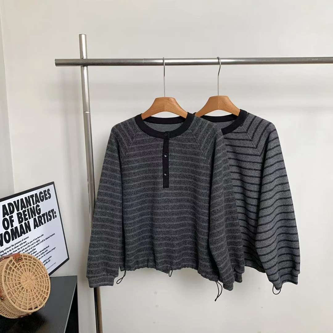 素心轻奢 2025秋冬新款圆领休闲条纹绒感柔软宽松长袖上衣