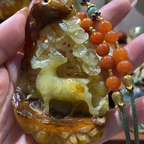 蛇纹石玉未镶嵌颈饰